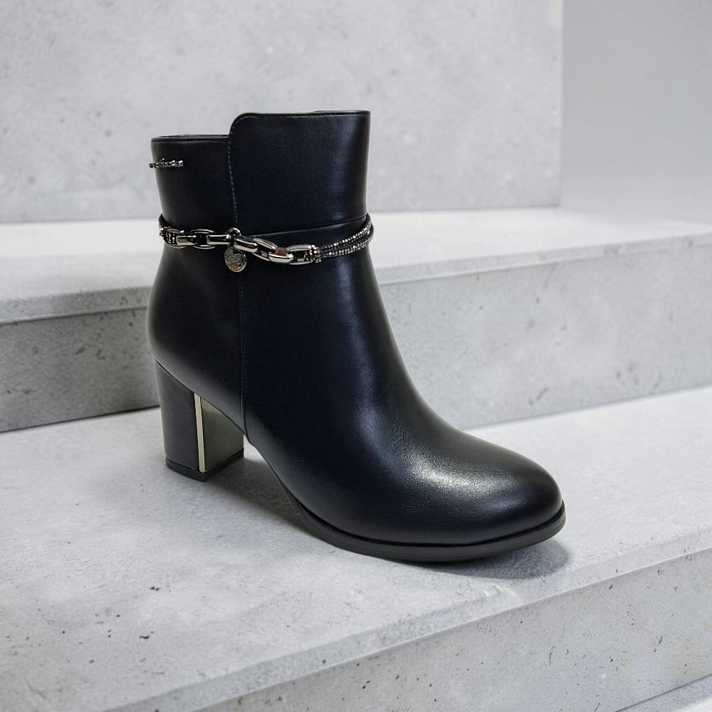 Bota CHARIS