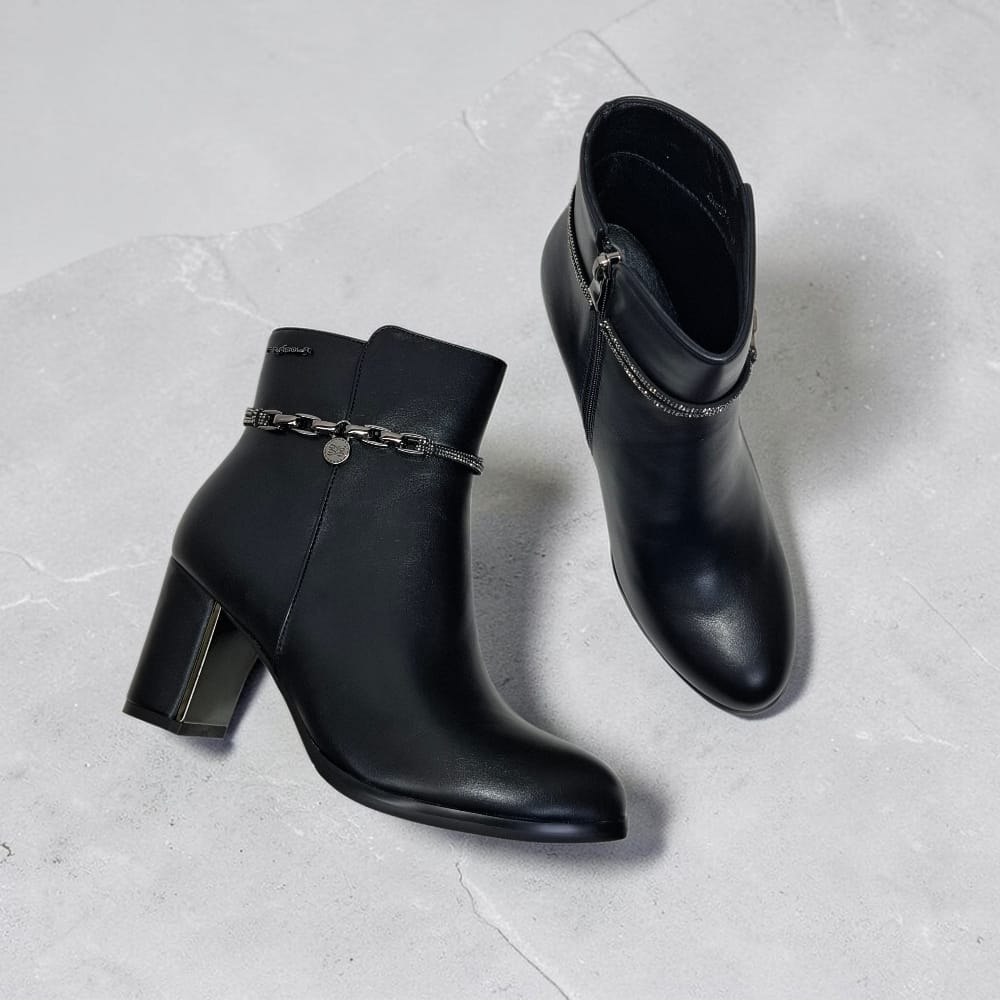 Bota CHARIS