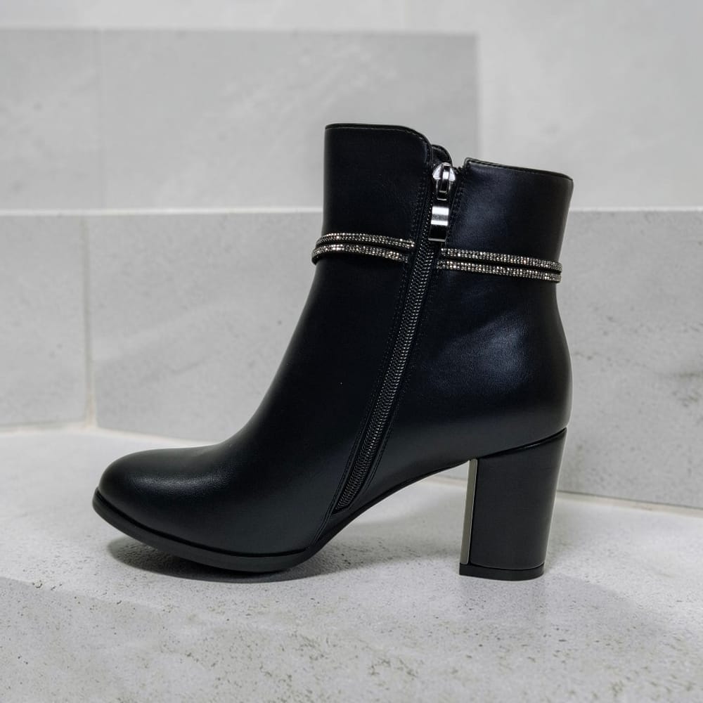 Bota CHARIS